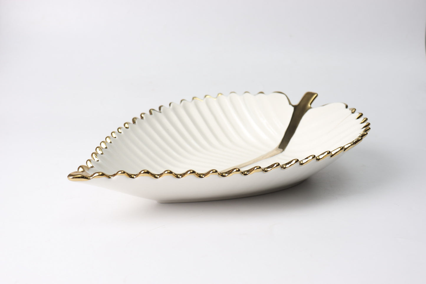 Luxury Leaf-Shaped Ceramic Serving Plate – Gold & Silver Trim Options